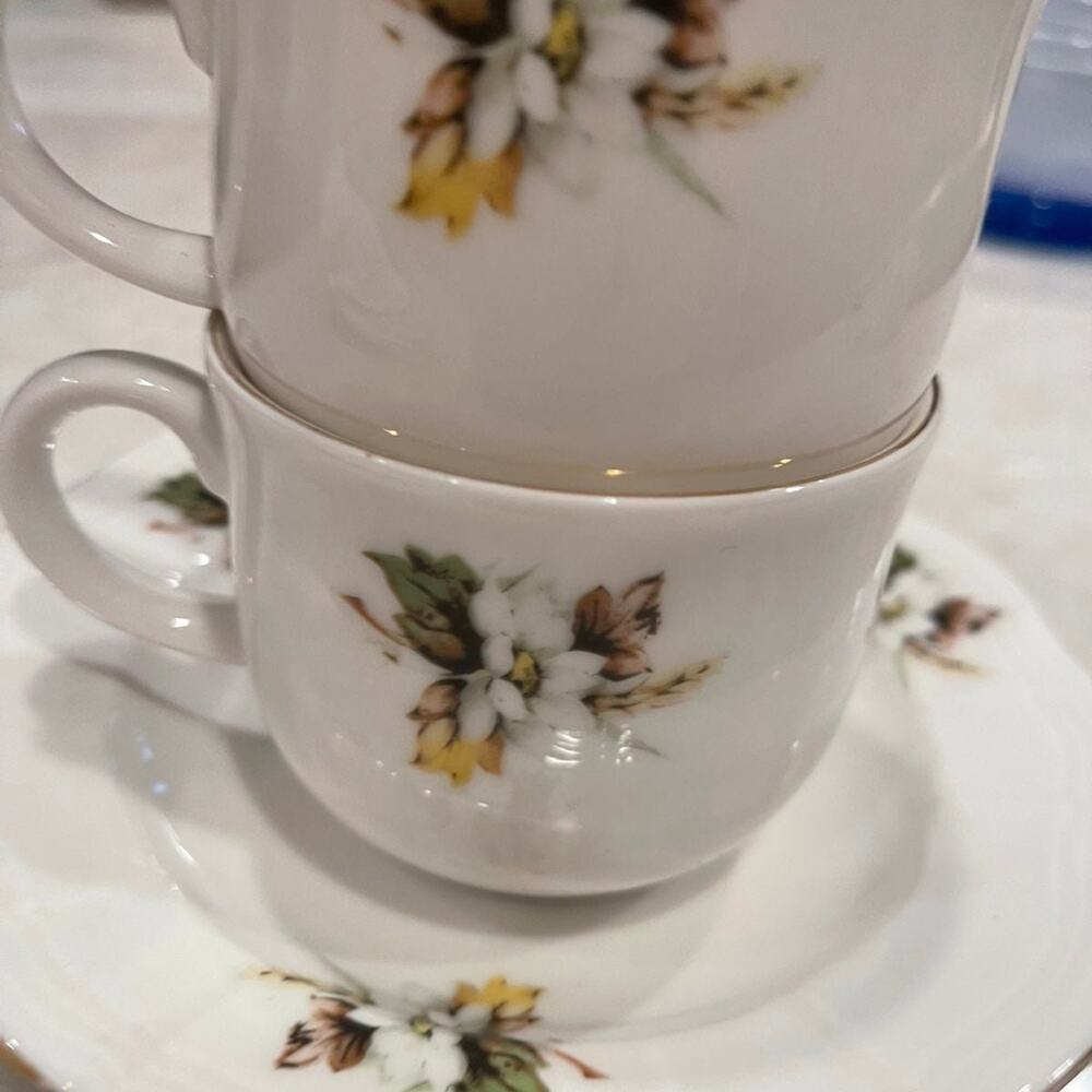 Royal Doulton Hallmark teacups x2 & saucer VTG